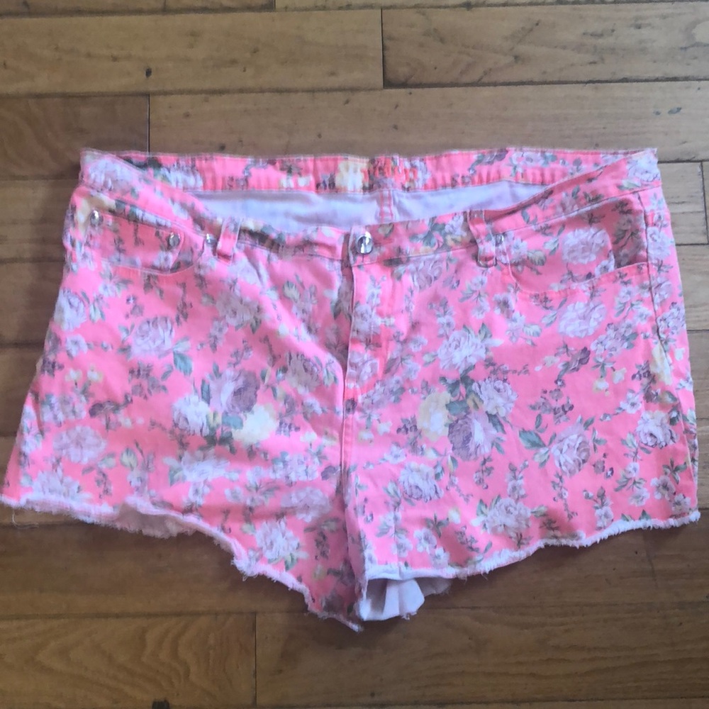 Plus size floral Jean shorts